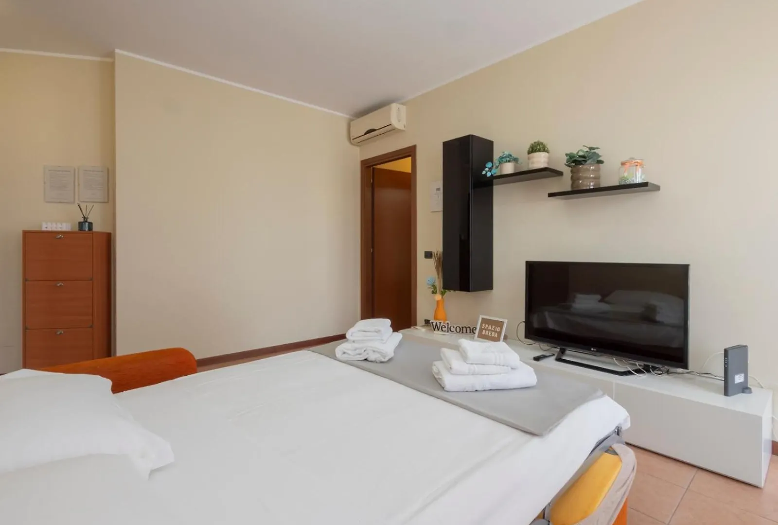 Apartment Spazio Breda - Free Garage, Metro M1, Balcony Milan Italy